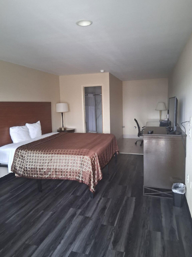 Bedroom 2, Cameron Inn & suites, Victoria