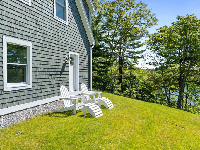 Terrace/patio, Charming Coastal Cottage With Deck, Grill, Firepit, and Jetted tub, Lincoln