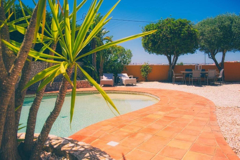 Pool 5, Apartment Sleeps 2 With Pool and Garden, Lagos