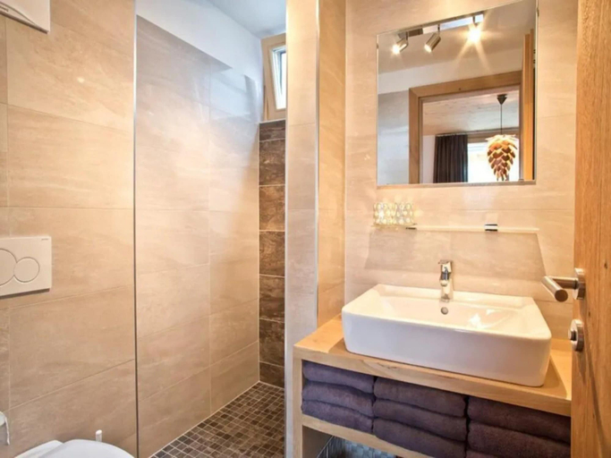 Bathroom, Scenic Alpine Stay With Balcony Views and Sauna, Zell am See
