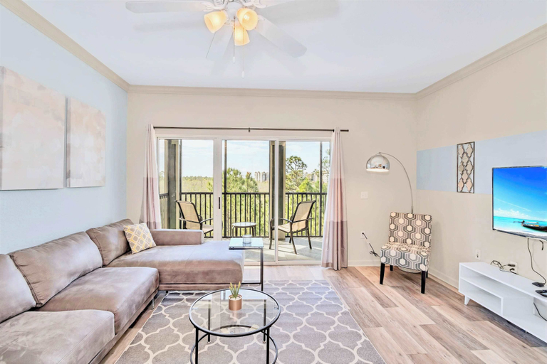 Interior 4, Upstay - 3BR Condo w Pool and Sauna, Orange