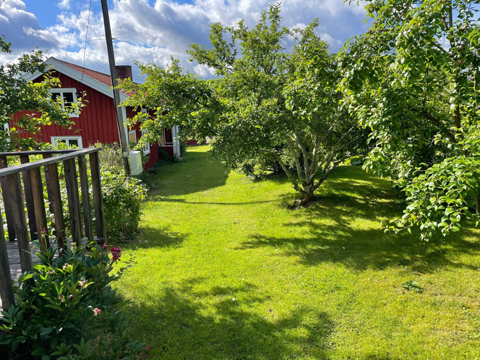 Garden, Villa Sakis - Historic Swedish Farm Cottage - Lake Sauna, Nora