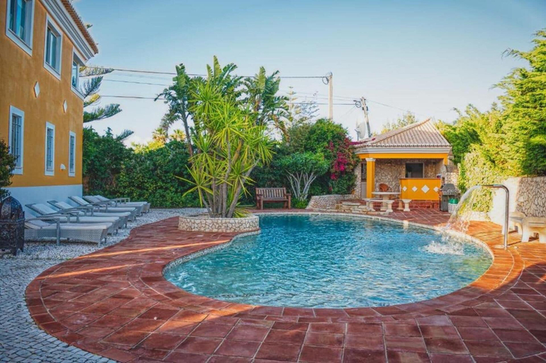 Pool 2, Apartment With Beach Access and Pool Sleeps 3, Lagos