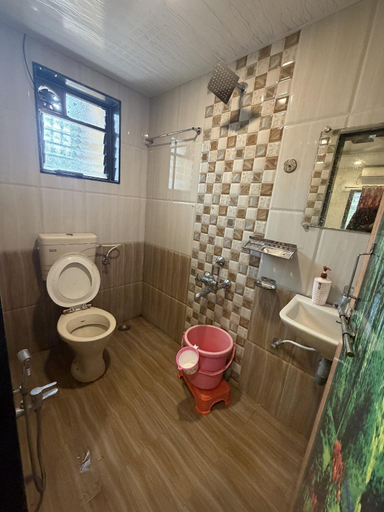 Bathroom, Hotel Riveria, Satara