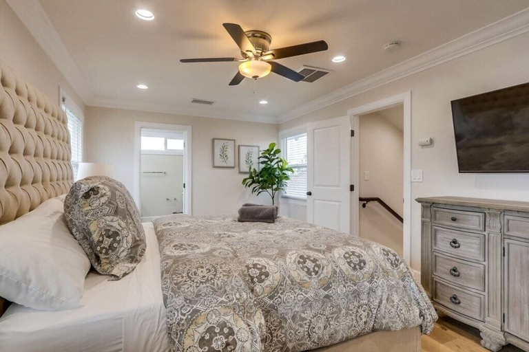 Bedroom 2, Gorgeous Upgraded 5 Bedroom & 4 Bath Home With Jacuzzi, Orange