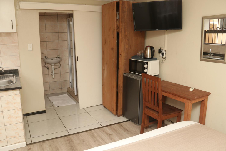 Others 5, Oria Lodge, City of Cape Town