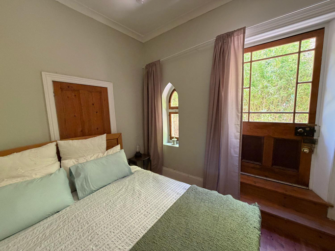 Bedroom, Auburn Garden Suites, Clare and Gilbert Valleys