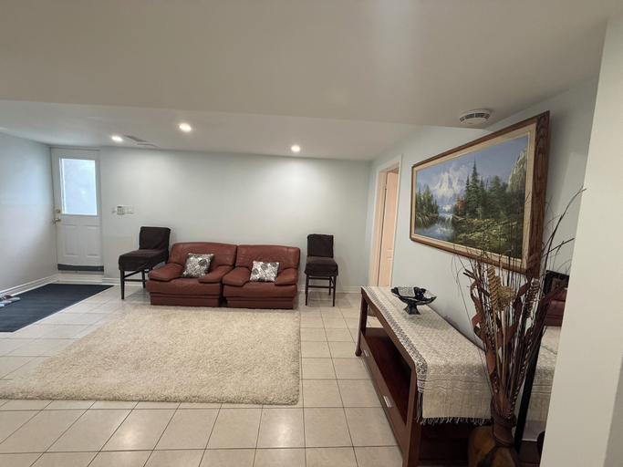 Living room 5, Entire Privatesuite Separate Entrance Free Parking, York