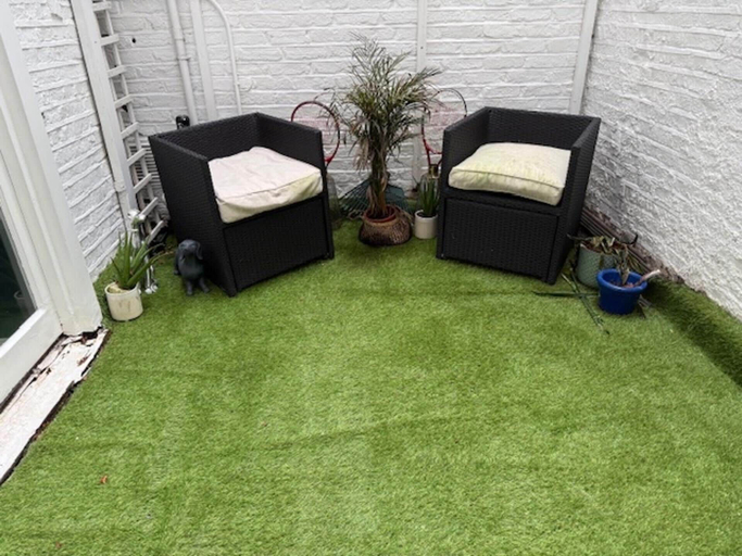 Property grounds, Cozy City Two Double Bedroom Apartment in Chelsea, London