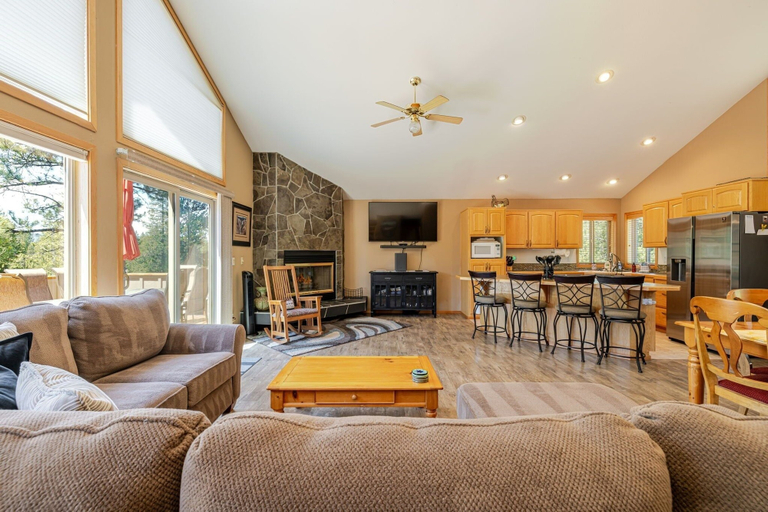 Living area 3, 11 Wallowa 3 Bedroom Home, Deschutes