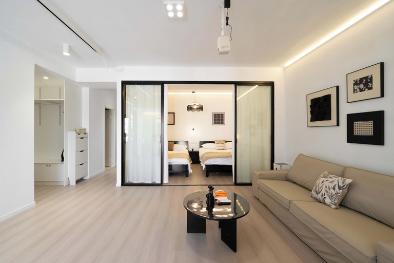 Room 3, Yidu Home-Nanjing W Rd River View, Shanghai