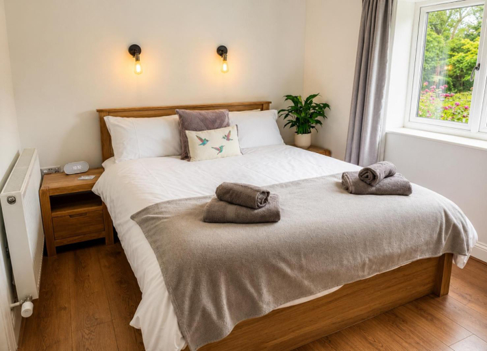 Bedroom, Lytton Tree Lodge Self-Catering Garden Lodges - Near Southwold, Suffolk