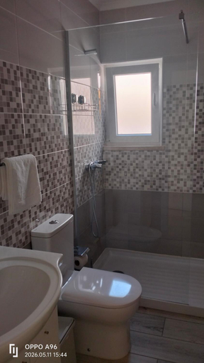 Bathroom 2, Paradise Breeze, Grândola
