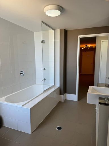 Bathroom 2, The Perfect Host @ Curtis Apartments, Gladstone