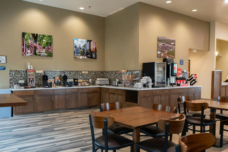 Food & Drinks 5, Cobblestone Inn and Suites Sheldon, O'Brien