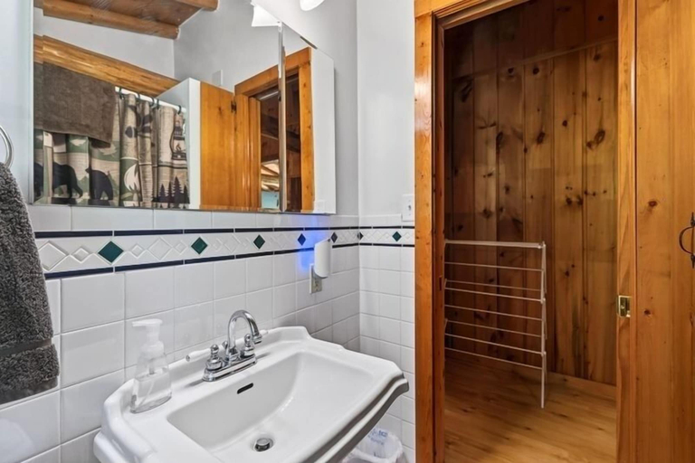 Bathroom 5, Lang Lodge 3 Bedroom Cabin, Bayfield
