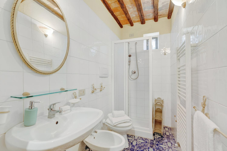 Bathroom 3, La Pieve di San Martino Apartments, Siena