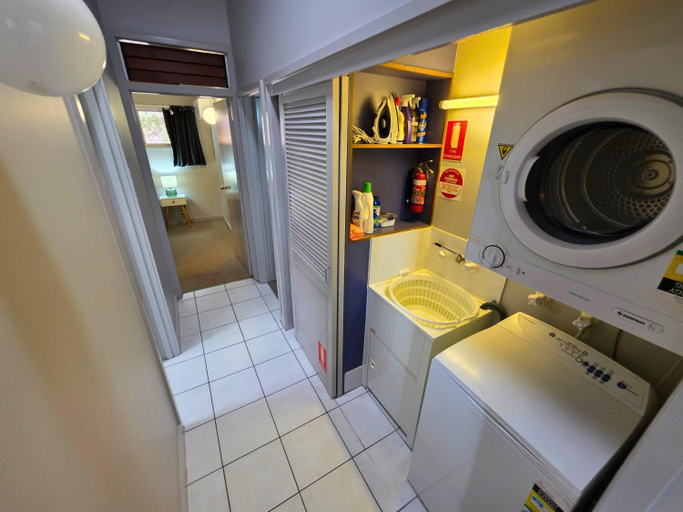 Bathroom 2, Sunset Ridge Retreat Villa, Maryborough