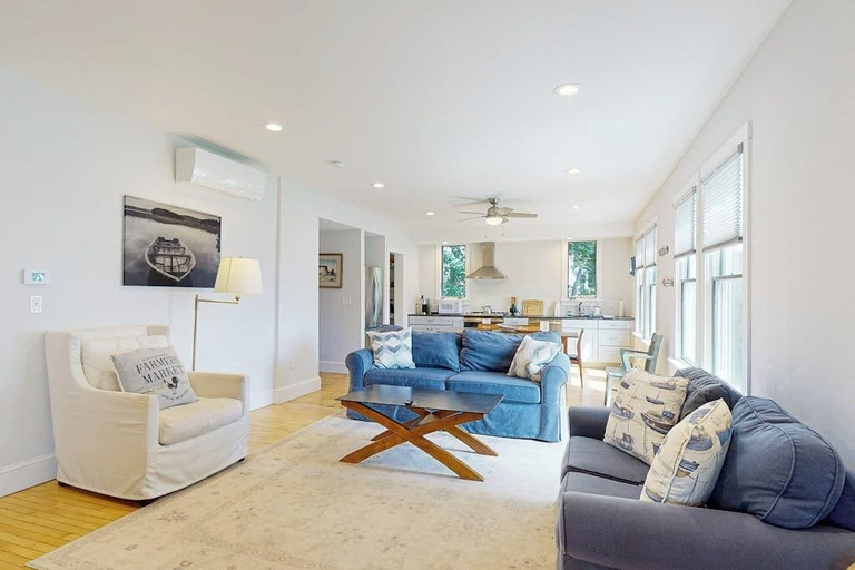 Living area 2, Harborwalk, Knox