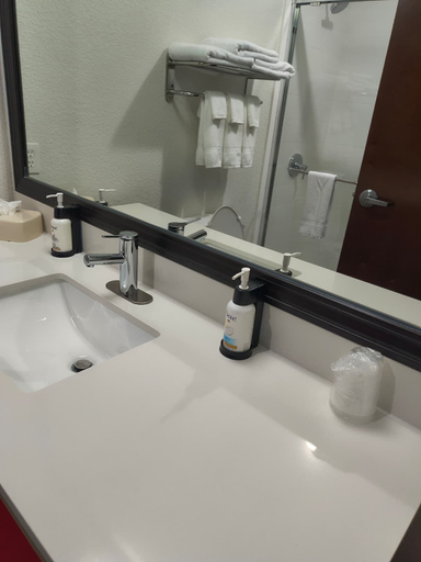Bathroom 5, Grander Inn & Suites by IHG, Smith