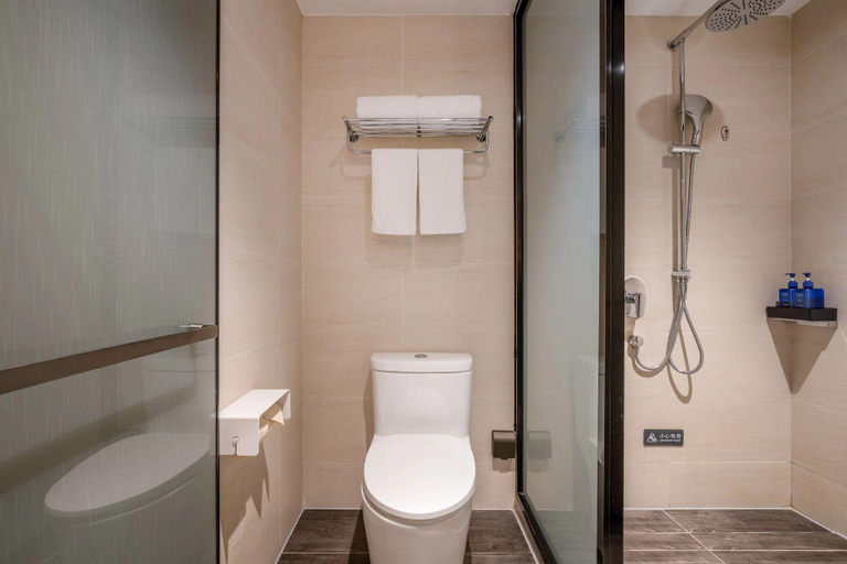 Bathroom, Hanting Premium Hotel Kunming Donghua, Kunming