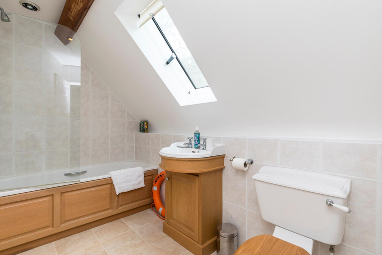 Bathroom 5, Westerlands Farm, West Sussex