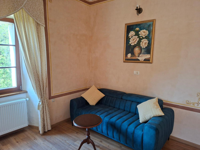 Others 5, Grad Tustanj, Moravce