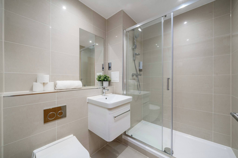Bathroom 2, Skyvillion - River Thames Apt Nr Excel o2 City Ap, London