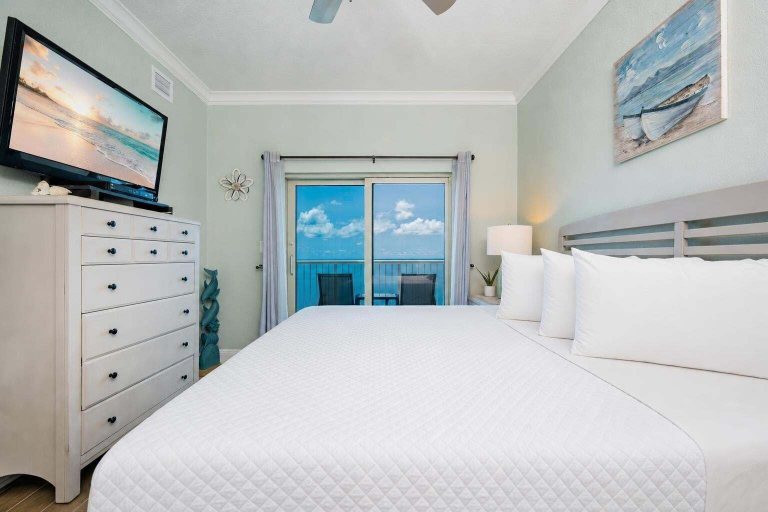 Primary image, Crystal Tower 2004 2 Bedroom Condo, Baldwin