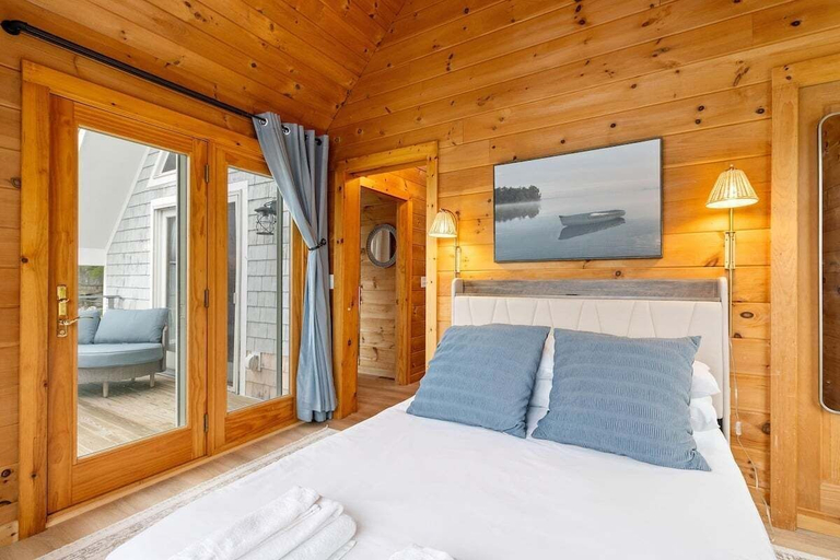 Room 4, Pirate's Den on the Wharf, Knox