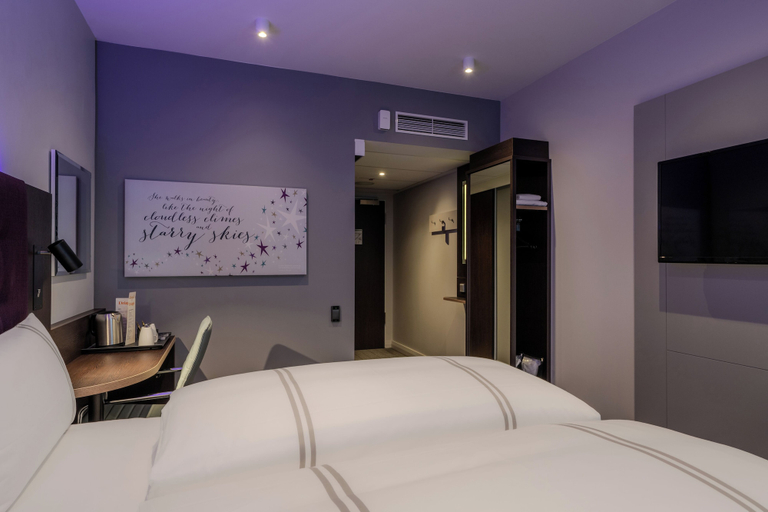 Bedroom 4, Premier Inn Braunschweig City Centre, Braunschweig