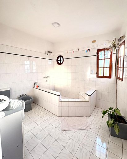 Others 5, Linas Apart & Suite, Capital