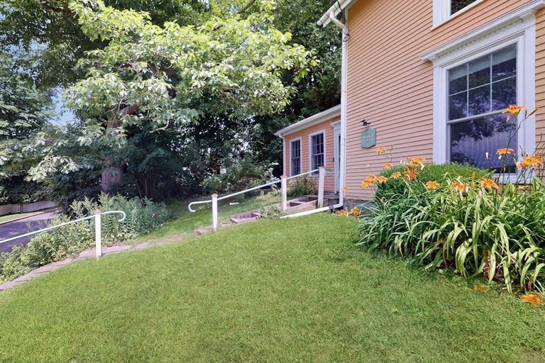Exterior detail, Cozy Apartment With Harbor View - Full Kitchen & Washer/dryer - Walk to Water, Knox