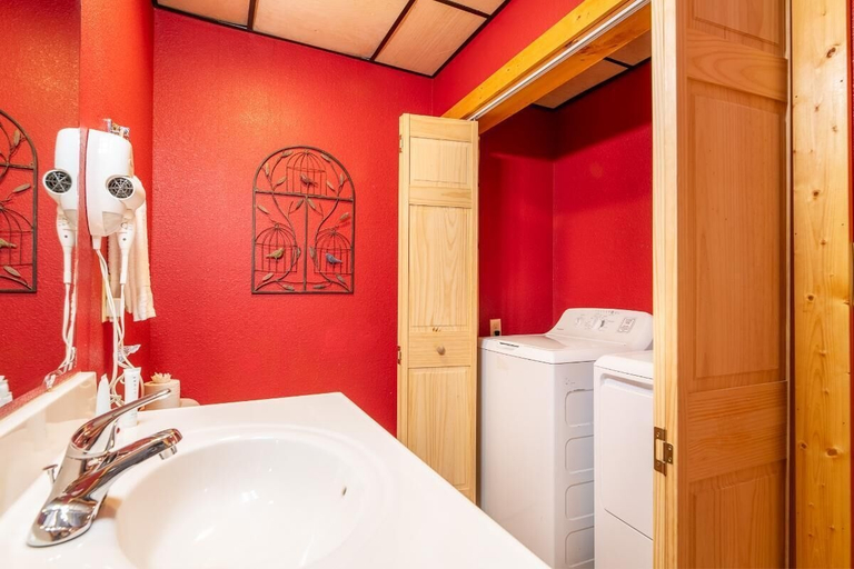Bathroom 5, Blackberry Bijou, Sevier
