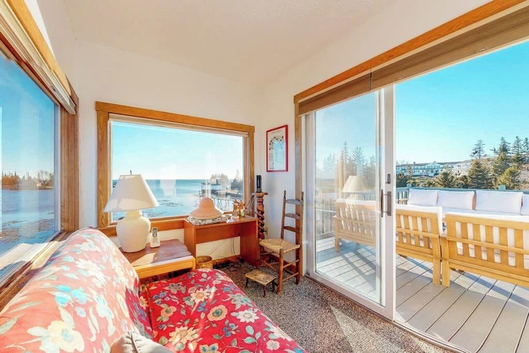 Living area 3, Stunning Oceanfront Cottage w/ Private Deck and Atlantic Views, Lincoln