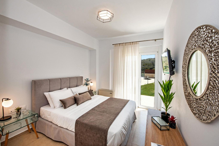 4, Luxury Villa Oasis, 11 bedrooms with Heated Pool, Crete