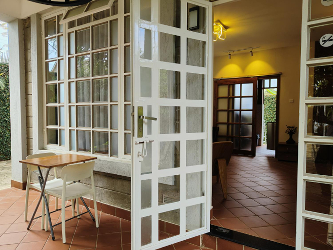 Others 3, Romantic Getaway, Meru