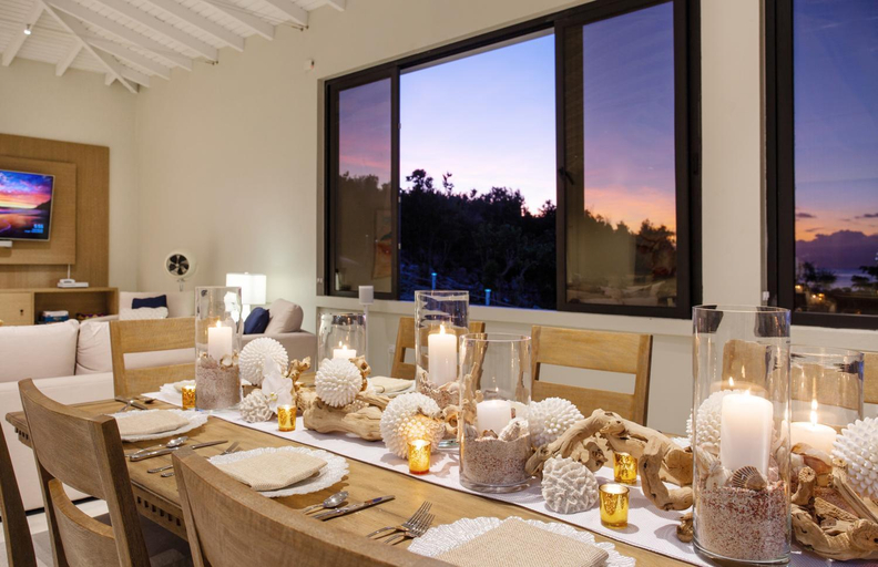 Food & Drinks 5, Sandcastle Beach House