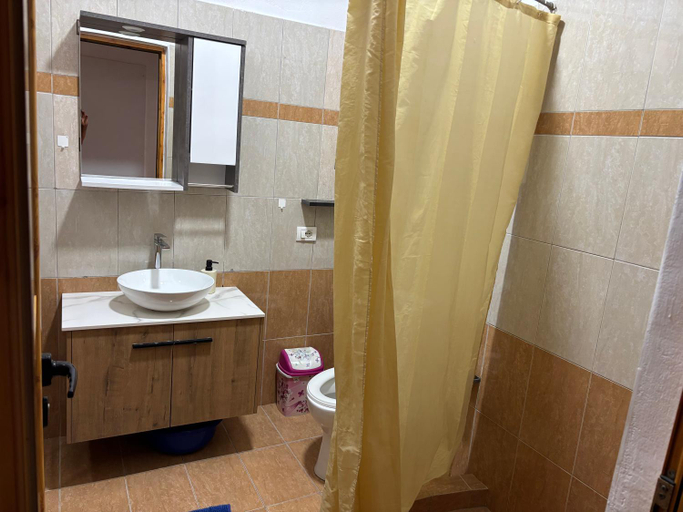 Bathroom 3, Apartments Denis, Sarandës