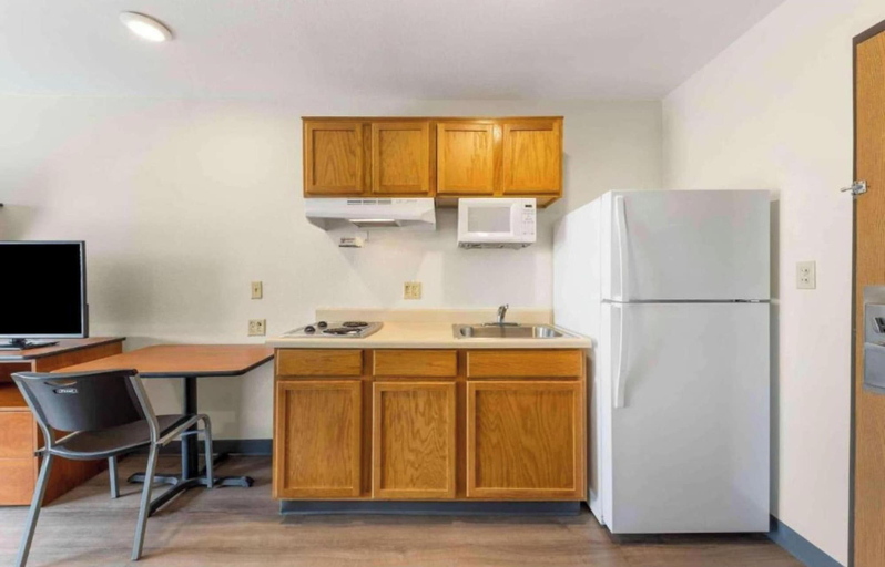 Private kitchen 4, Motel 6 Suites Oklahoma City Norman OK, Cleveland