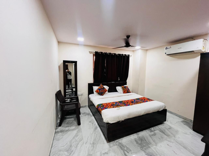 Room 5, HOTEL VISHWA PALACE, Ahmadabad