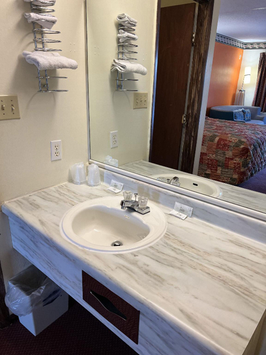 Bathroom 2, Lebanon Inn Motel, Warren