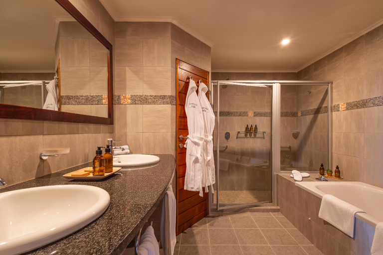 Bathroom 5, Plateau Country House, Eden