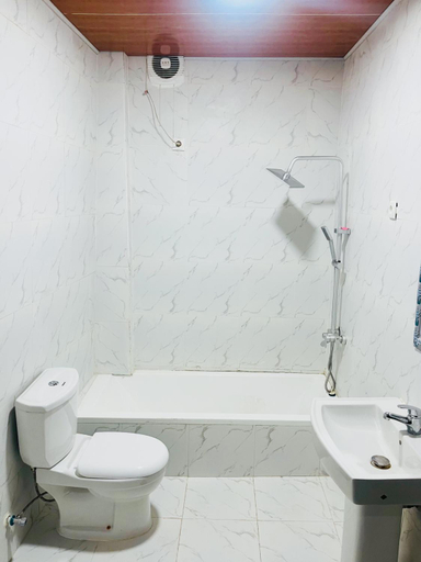 Bathroom 4, Luanda City Hostel, Rangel