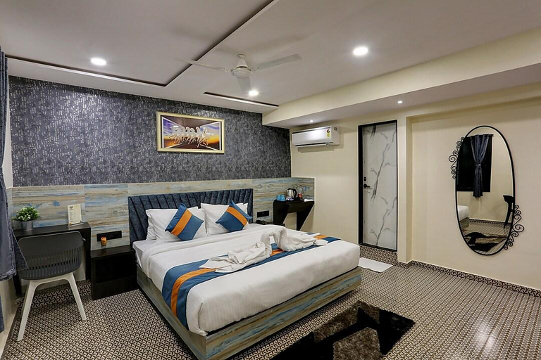 Bedroom 3, Diamond Hotel	, Mumbai Suburban