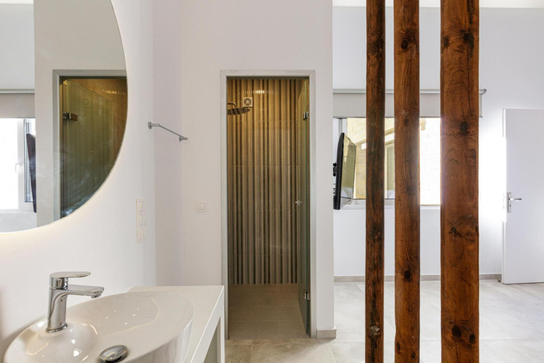 4, Mandana Villa - With Heated Pool & Jacuzzi, Crete