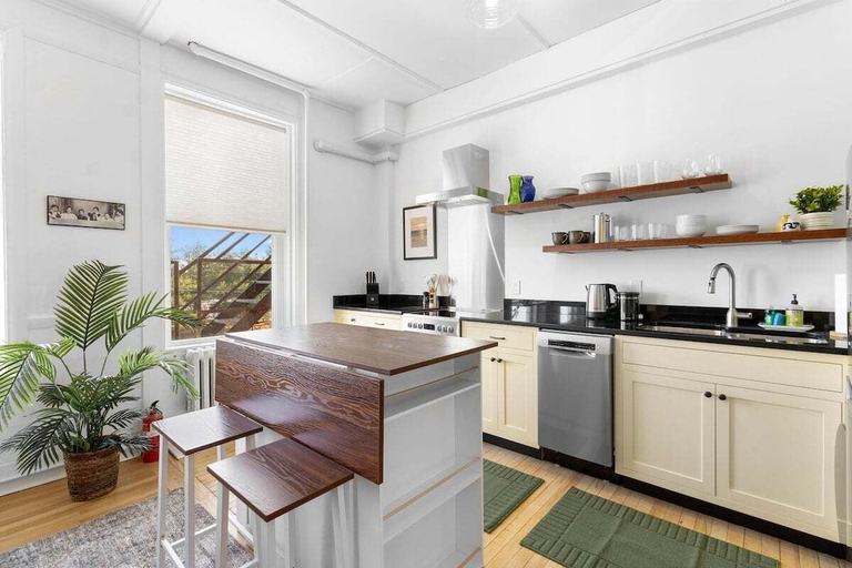 Private kitchen 4, Kimball Apartment, Modern Studio on Main Street Ro, Knox