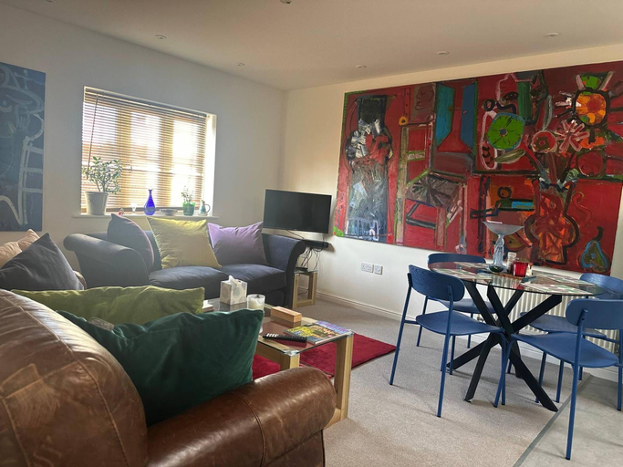 5, Super comfy, convenient two bedroom apartment, Wiltshire