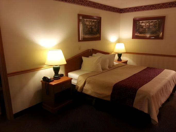 Bedroom 4, Days Inn & Suites by Wyndham Monroe, Monroe