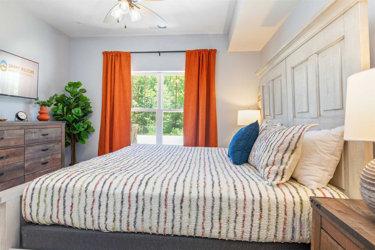 Room 4, Lake Lookout Retreat and 9bdr, Taney